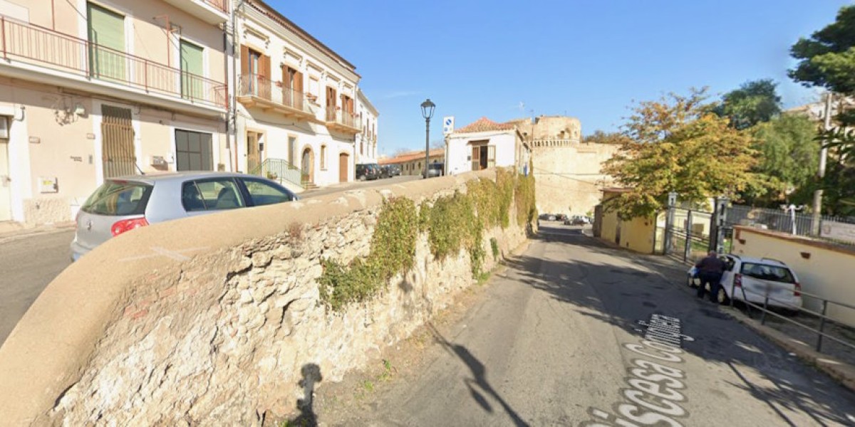 Crotone: senso unico di marcia e divieto di sosta in via Discesa Conigliera