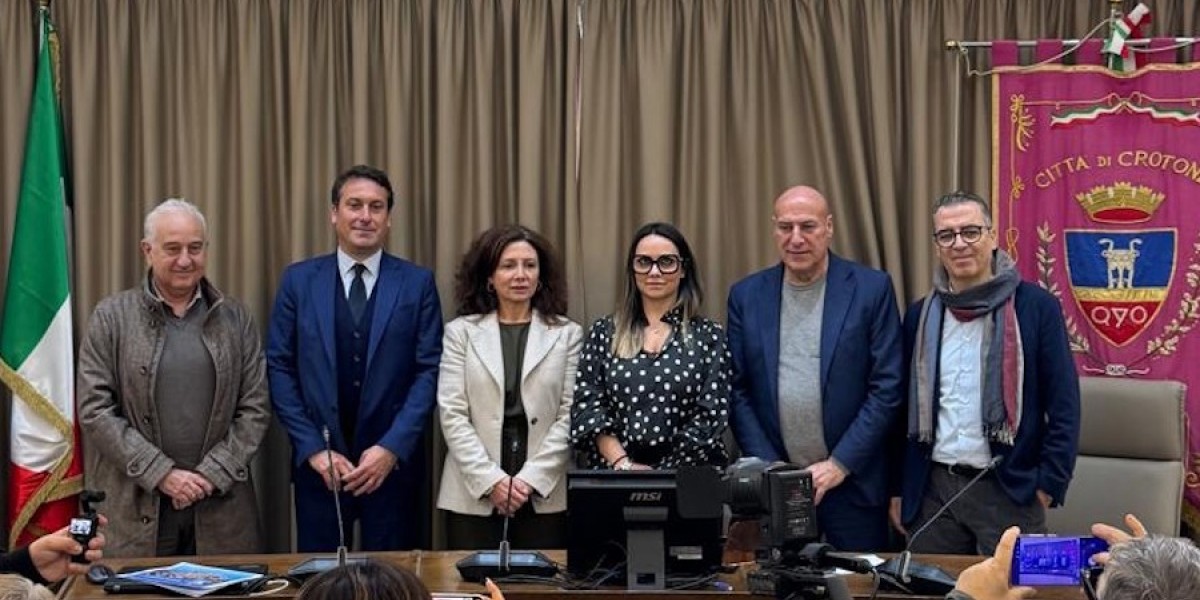 Crotone: nella Sala consiliare presentata la stagione crocieristica 2026