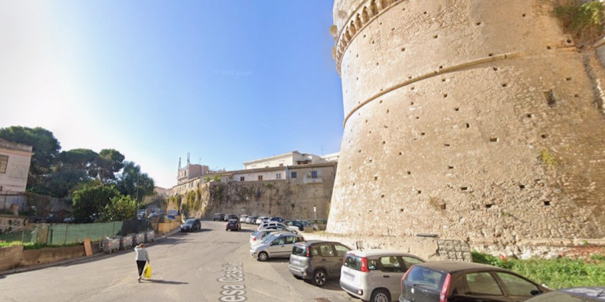 Crotone: viabilità, divieto di transito e di sosta in Largo Lavatoio