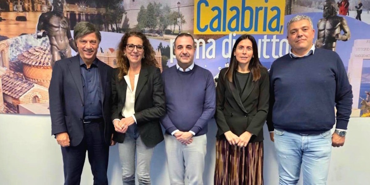 Comunali 2026: il CDX prova a restare unito a Crotone e Reggio Calabria