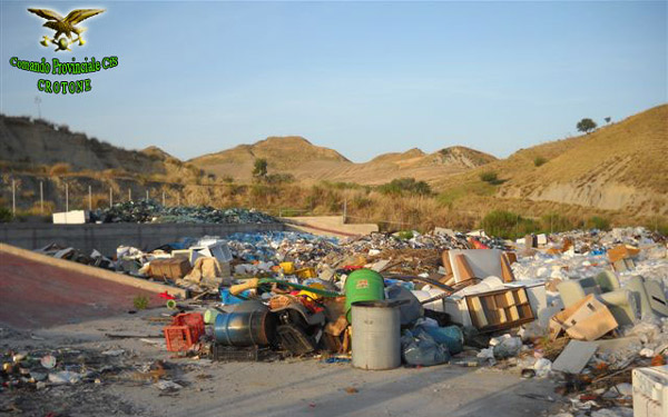 discarica di rifiuti in loc. celestrino di rocca di neto